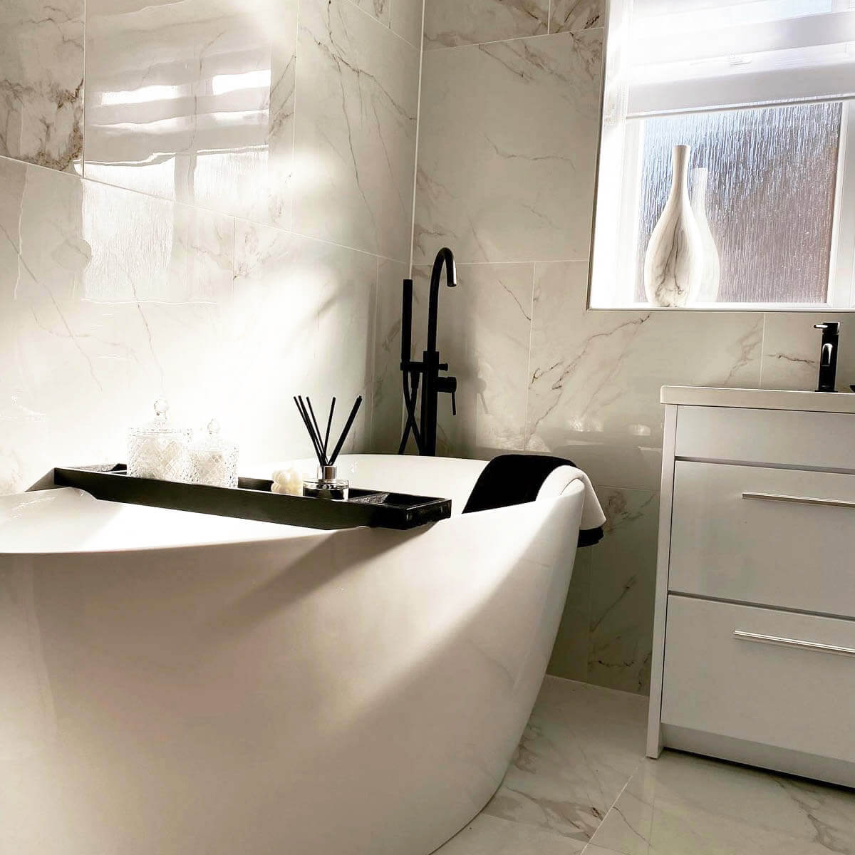 marble effect porcelain tiles in a bathroom with free standing bath