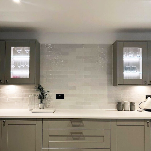 Paris Pearl brick effect gloss wall tiles in a kitchen setting